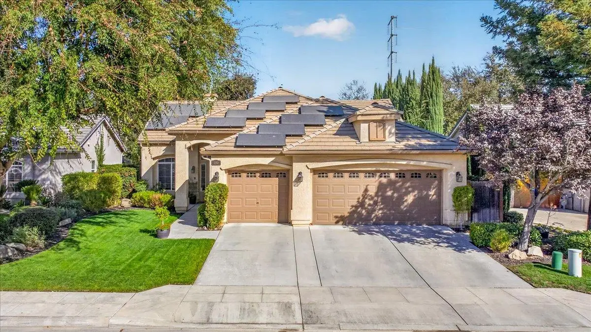 1190 E Carnoustie Avenue, Fresno, CA 93730 - #1
