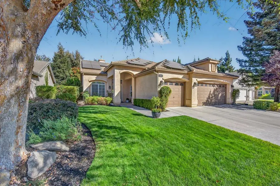1190 E Carnoustie Avenue, Fresno, CA 93730 - #2