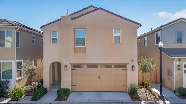 1118 N Elevations Way W, Madera, CA 93636