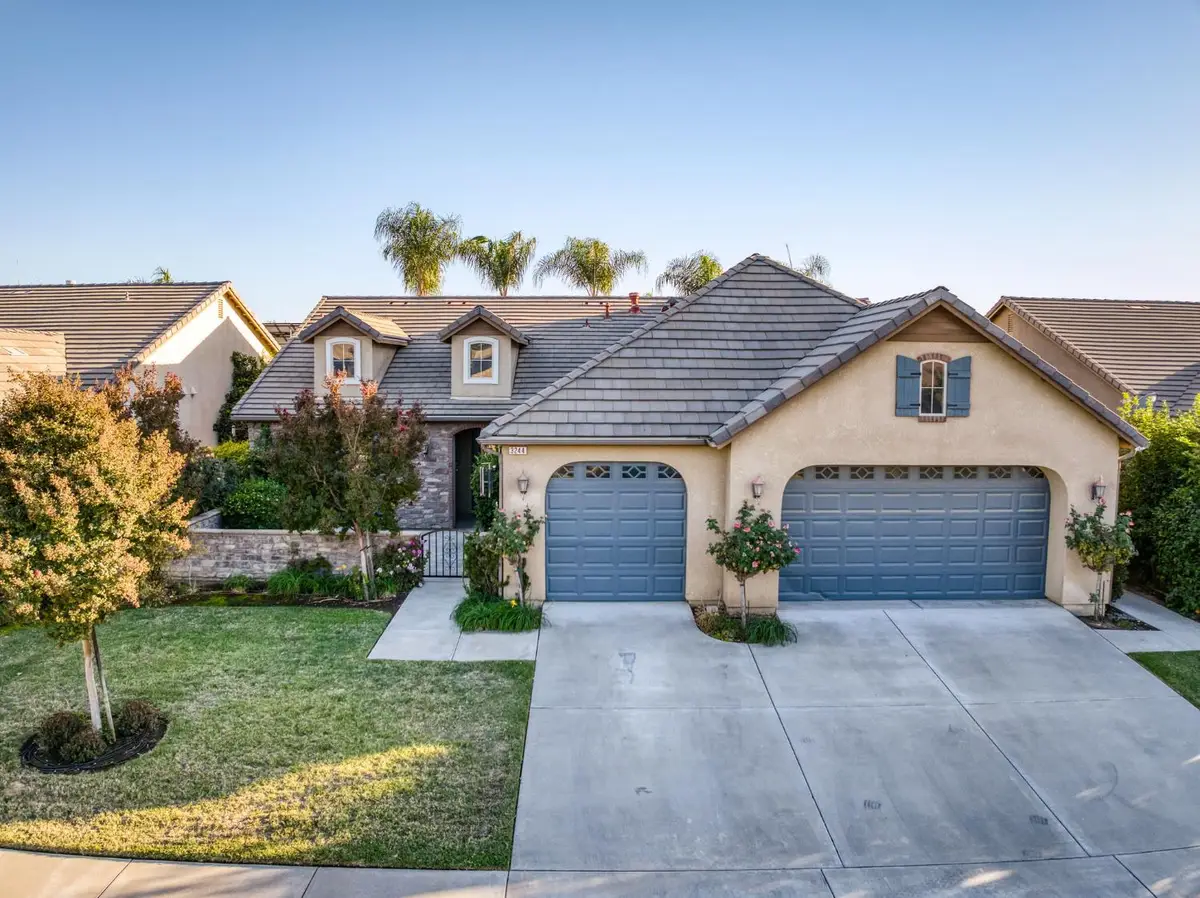 3244 Robinwood Avenue, Clovis, CA 93619 - #1