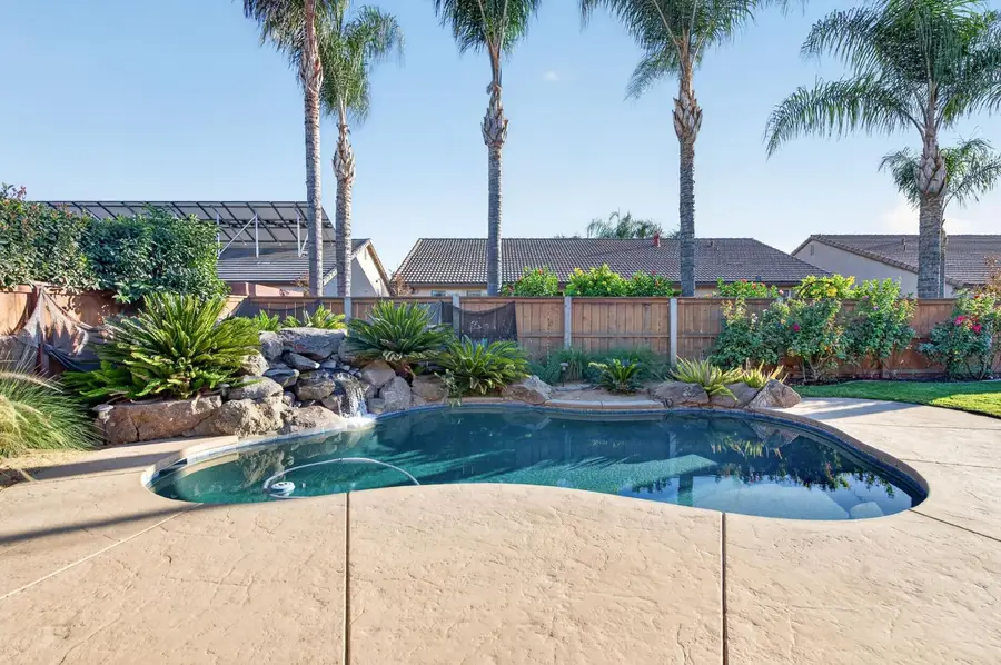 3244 Robinwood Avenue, Clovis, CA 93619 - #3