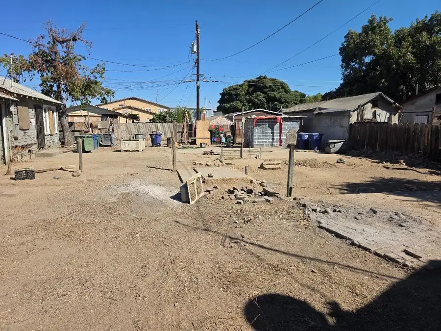 1348 J Street, Reedley, CA 93654 - #3