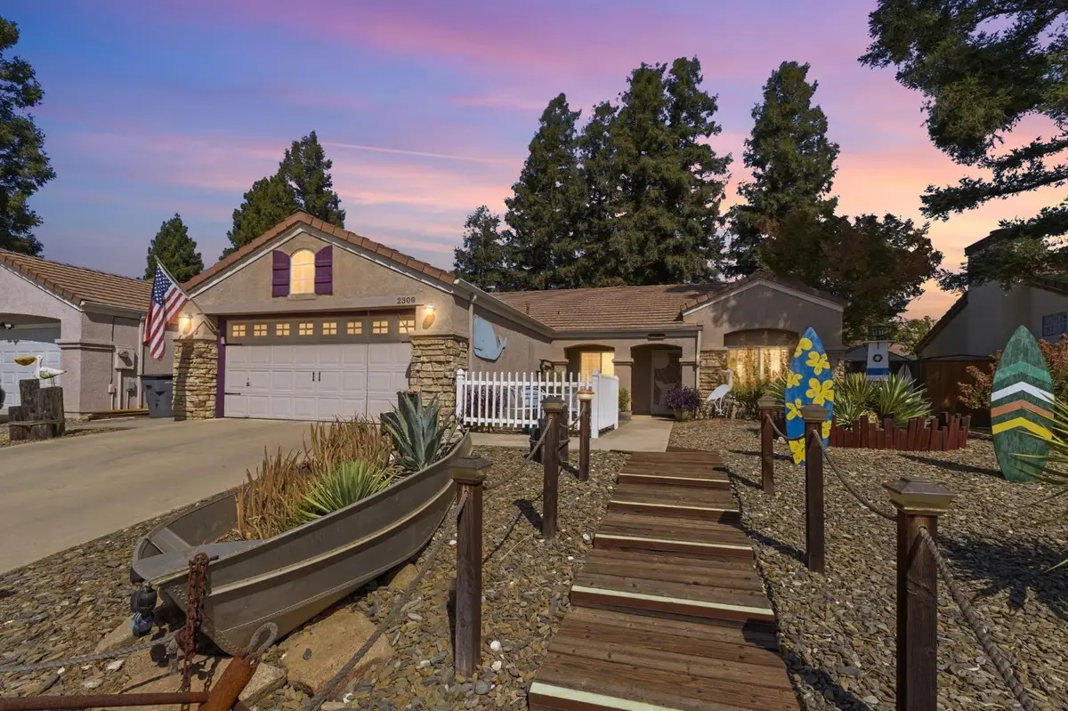 2308 E Bedford Avenue, Fresno, CA 93720 - #1