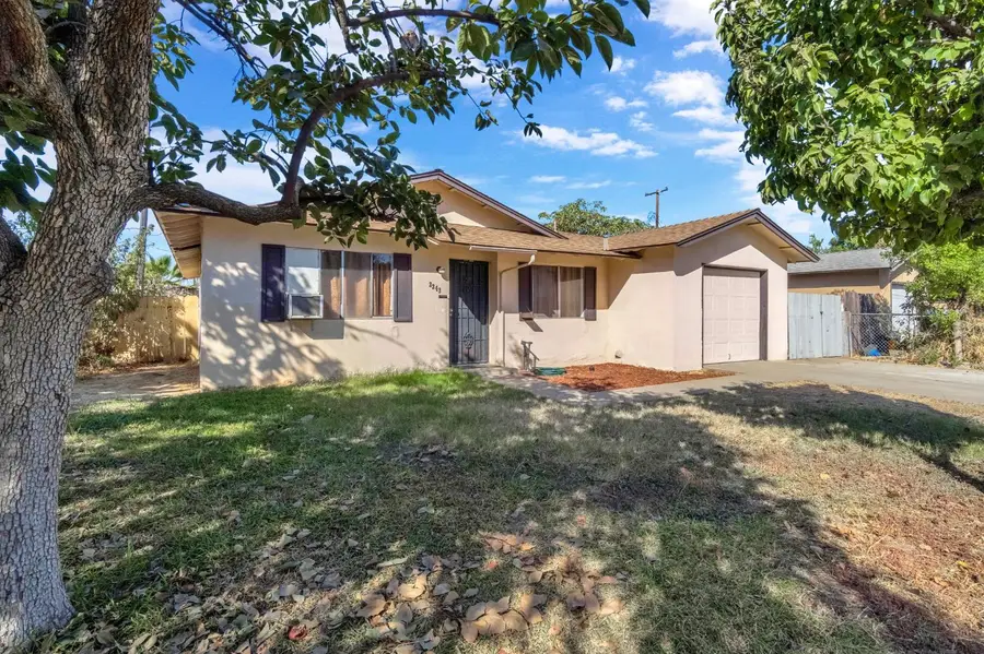 3343 N Purdue Avenue, Fresno, CA 93727 - #3