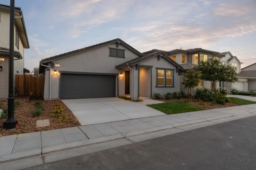 964 Ponderosa Way W, Madera, CA 93636 - #2