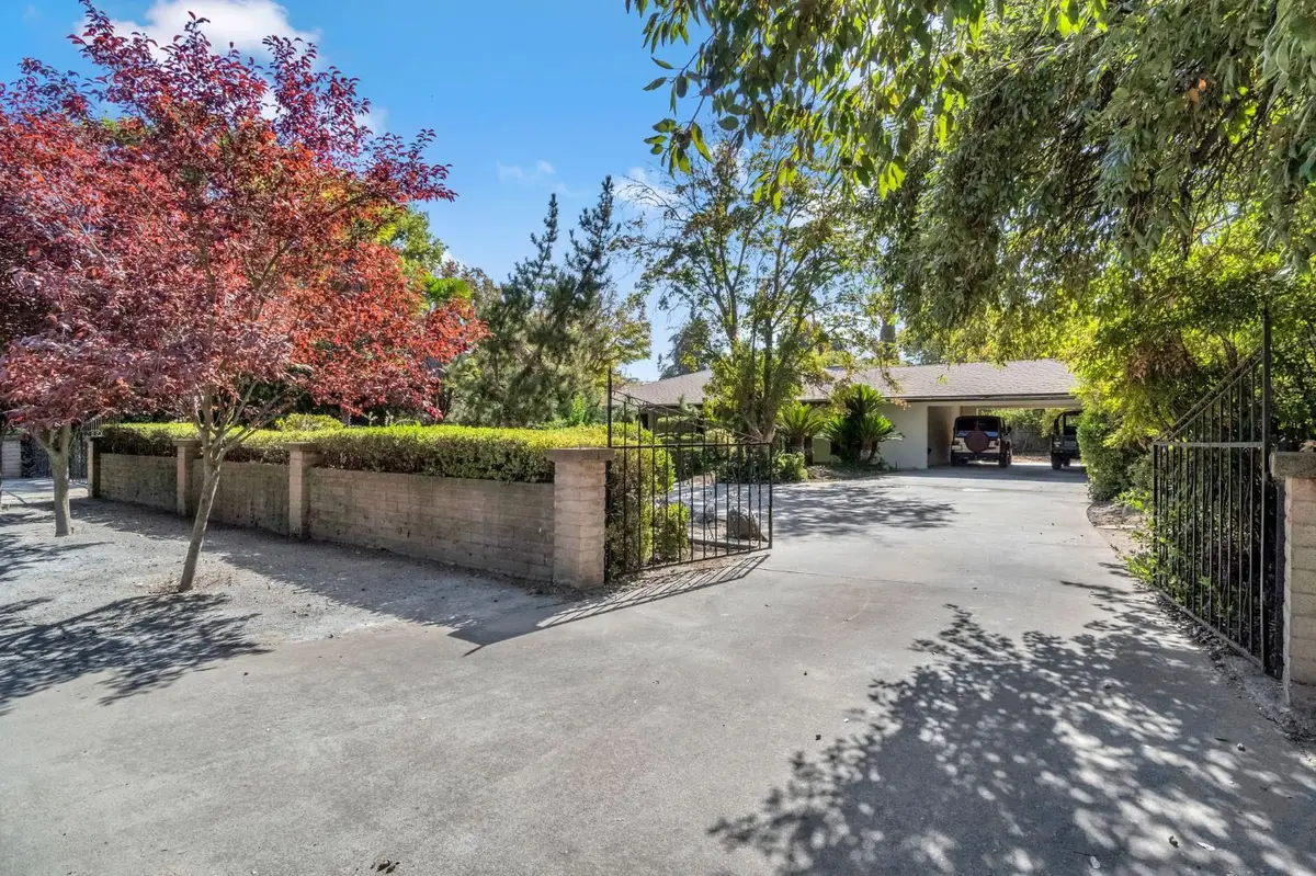 824 E Buckingham Way, Fresno, CA 93704 - #1