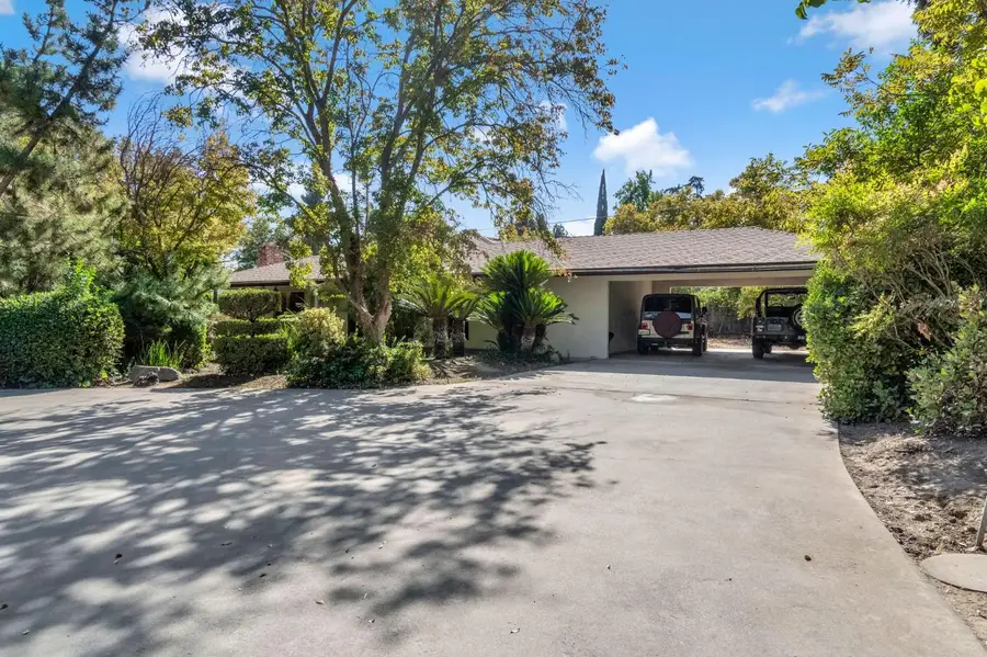 824 E Buckingham Way, Fresno, CA 93704 - #2