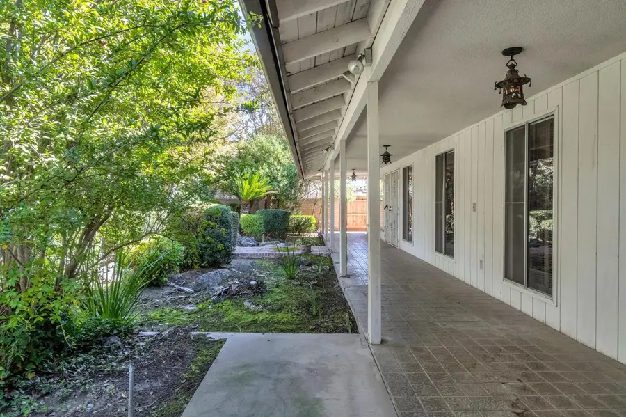 824 E Buckingham Way, Fresno, CA 93704 - #3