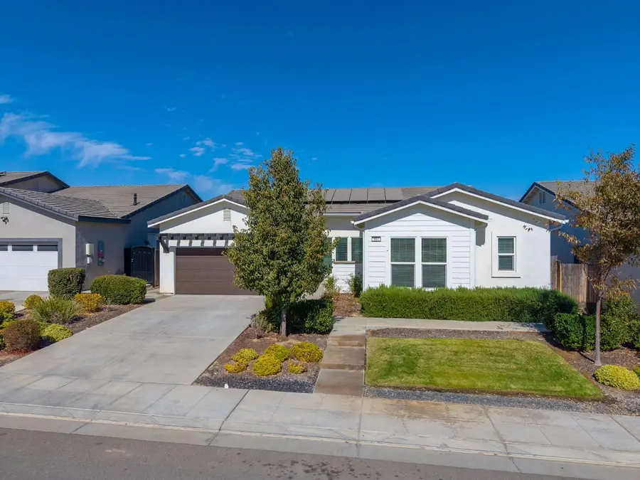 881 Groveland Avenue W, Madera, CA 93636 - #2