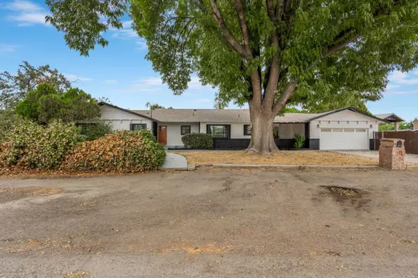 5649 E Garrett Avenue, Fresno, CA 93727