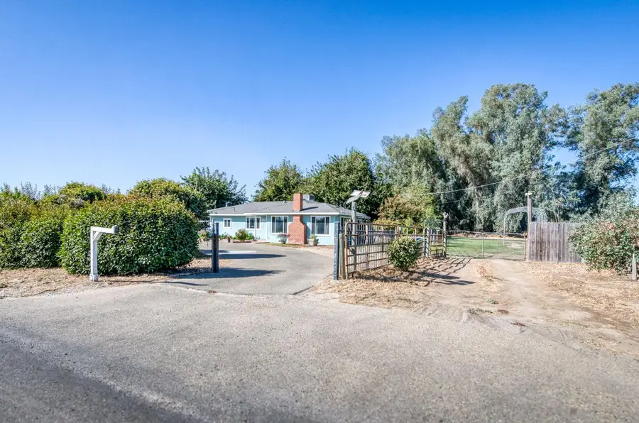 5713 S Academy Avenue, Del Rey, CA 93616 - #2