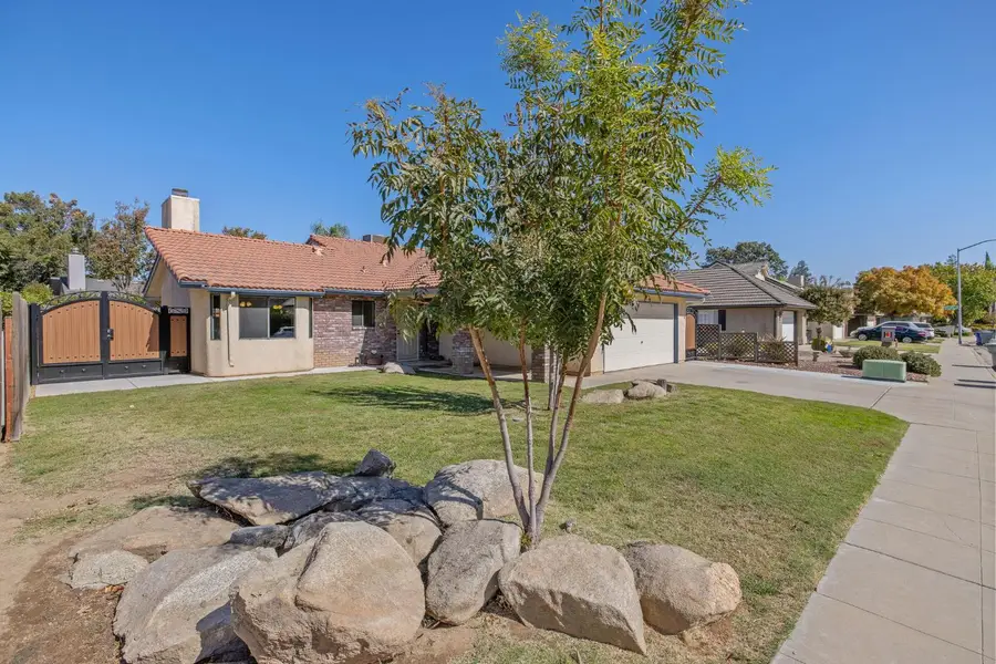 2152 E Jon Drive, Fresno, CA 93720 - #3