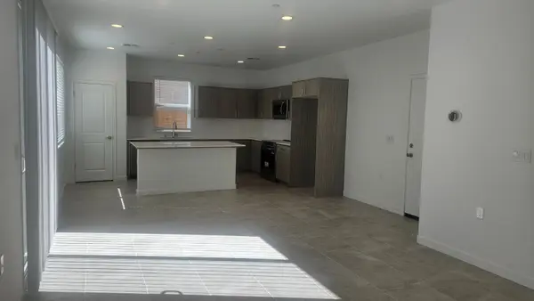 2947 E Ava Drive, Fresno, CA 93730