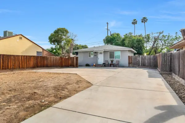 3012 E Floradora Avenue, Fresno, CA 93703