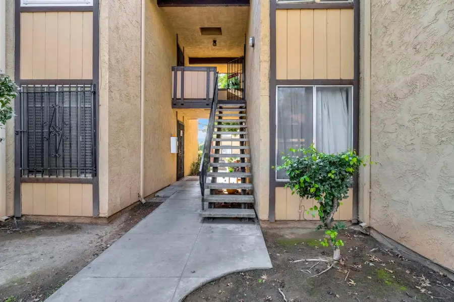 1550 W Ashlan Avenue #208, Fresno, CA 93705 - #2