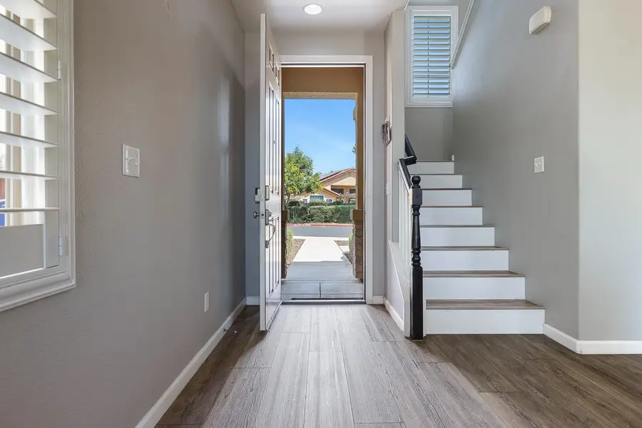 5953 W Turtle Bay Drive, Fresno, CA 93722 - #2