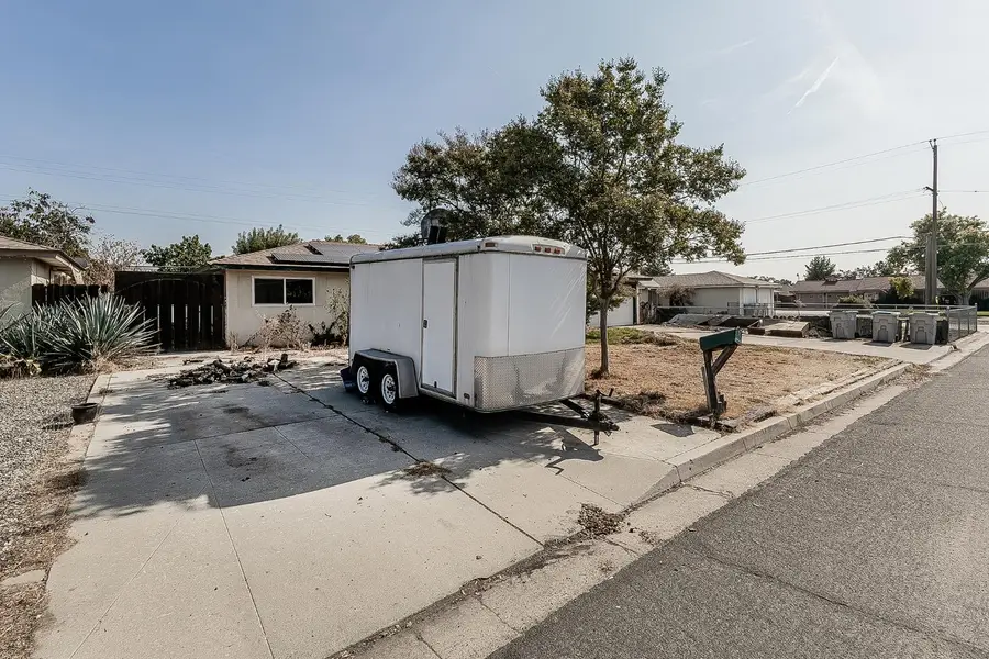 4038 N Argyle Avenue, Fresno, CA 93727 - #2