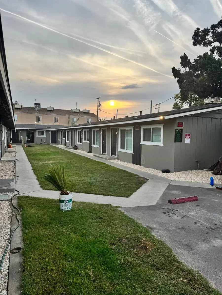 1244 N Millbrook Avenue, Fresno, CA 93703 - #2