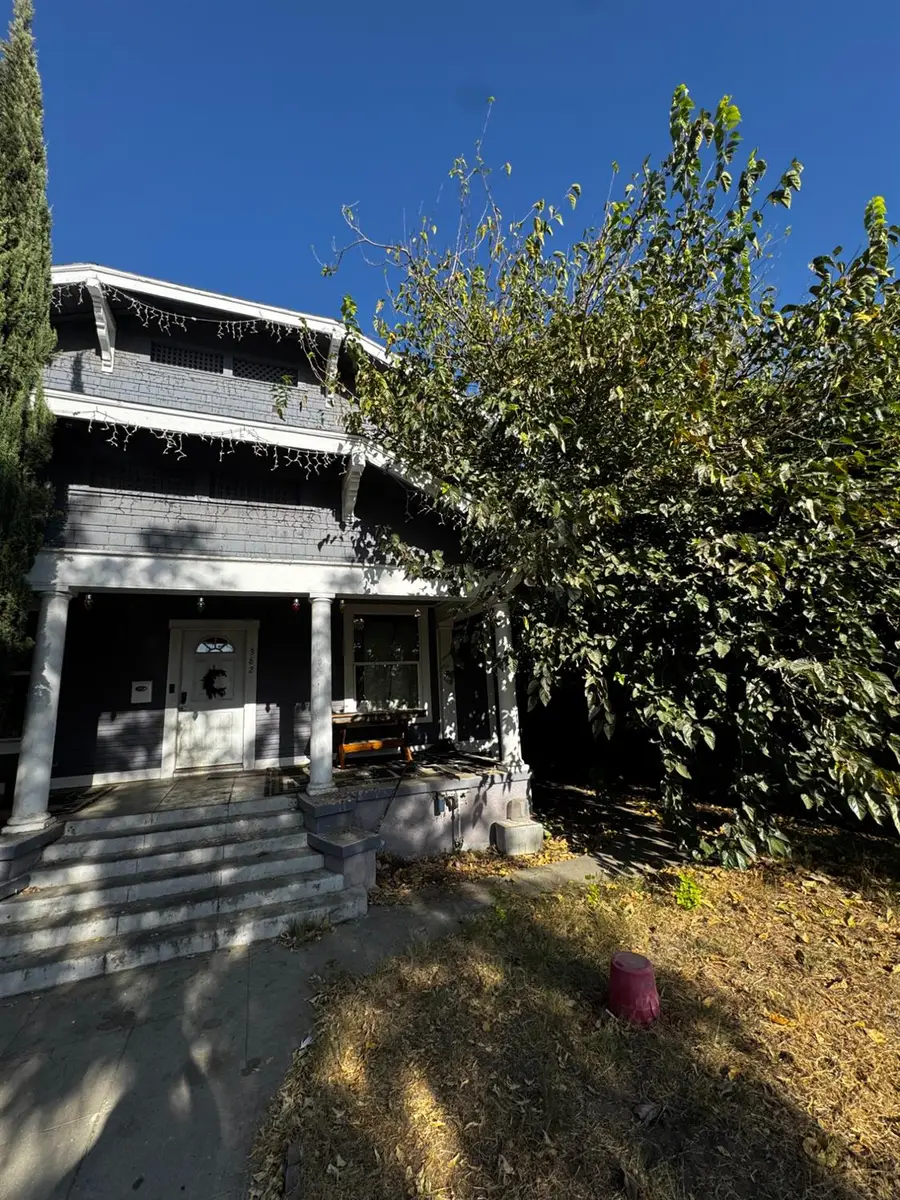 362 N Calaveras Street, Fresno, CA 93701 - #2