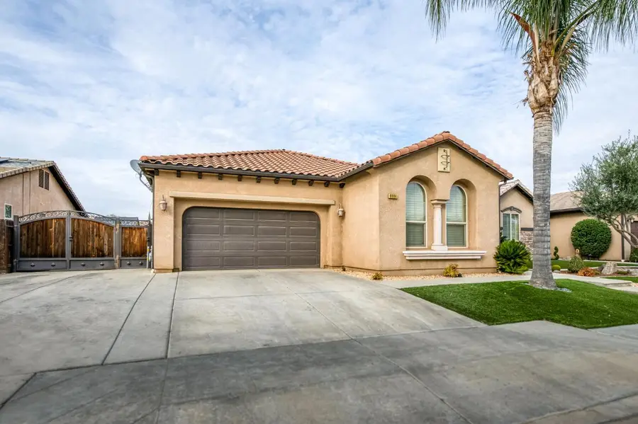 6884 W Calimyrna Avenue, Fresno, CA 93723 - #2
