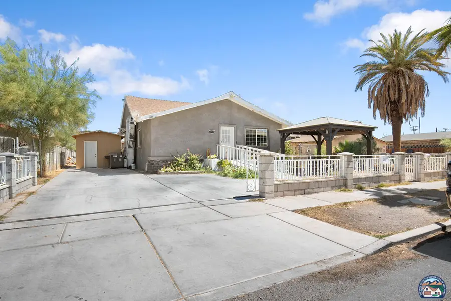 566  W Brighton Ave, El Centro, CA 92243 - Image #2