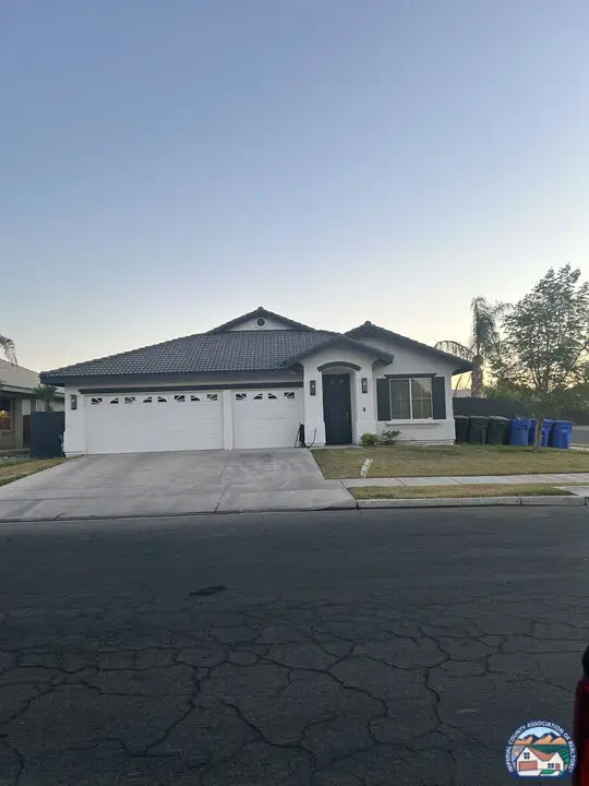 302 Countryside Dr, El Centro, CA 92243 - #2