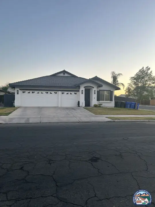 302 Countryside Dr, El Centro, CA 92243 - #3