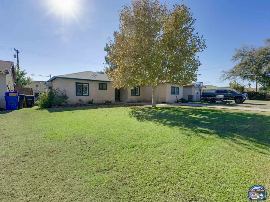 372  W D St, Brawley, CA 92227 - Image #2