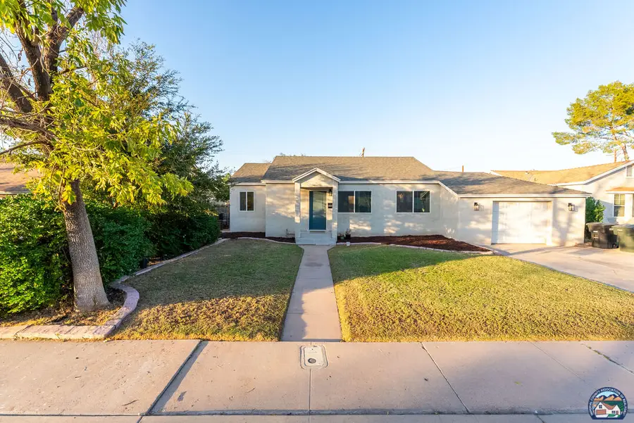 1048 Sandalwood Dr, El Centro, CA 92243 - Image #2