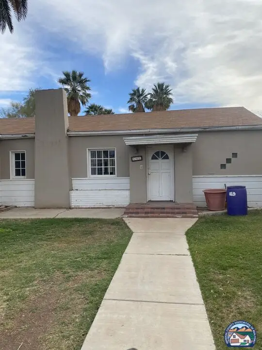 581 Sandalwood Dr, El Centro, CA 92243