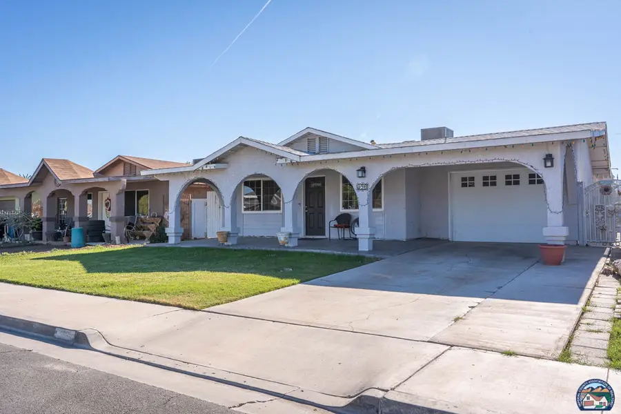 956 Salvador Guilin St, Calexico, CA 92231 - Image #2