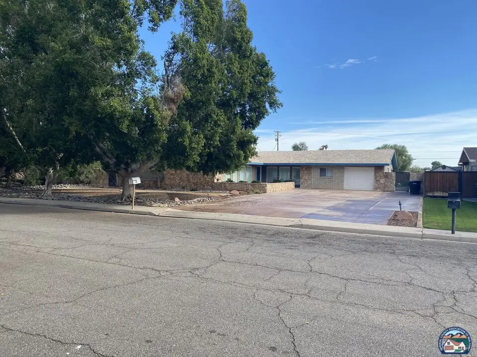 199 S Santa Rosa Rd, El Centro, CA 92243 - Image #1