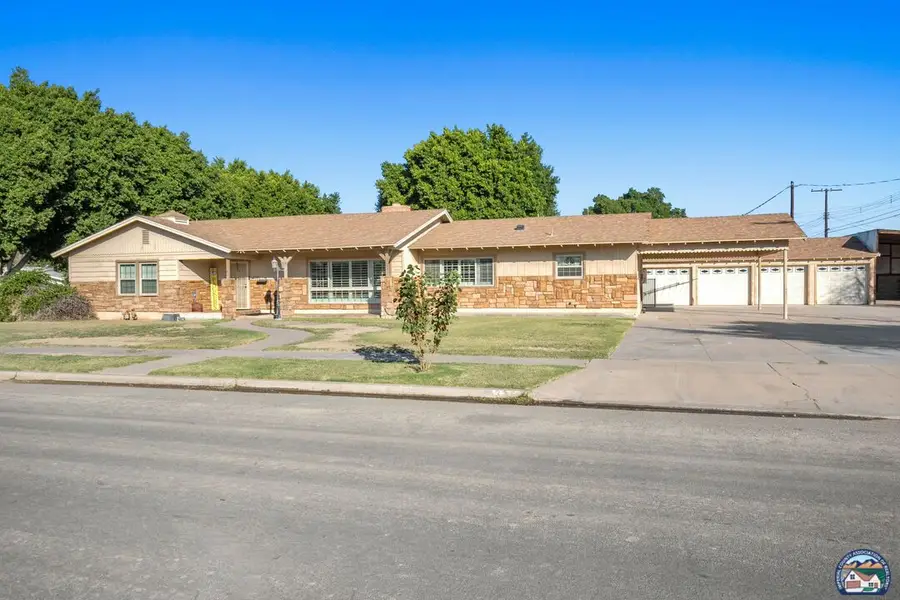 335  W 8th St, Holtville, CA 92250 - Image #2