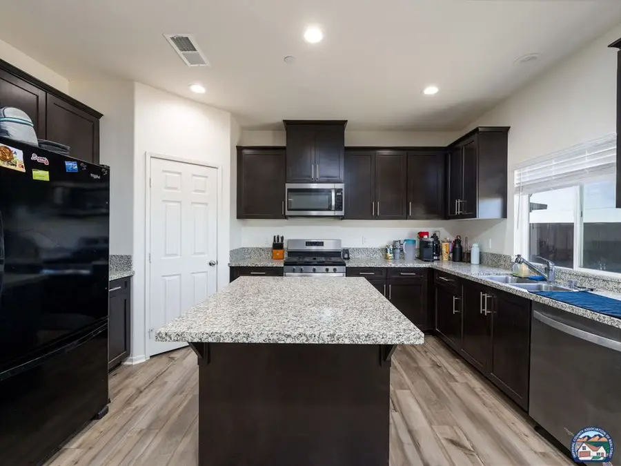 2529   Valle Verde Ln, Imperial, CA 92251 - Image #2