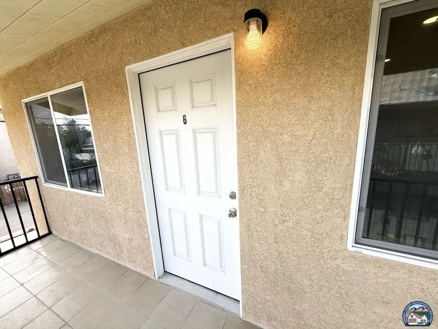 912 E 4th St, Calexico, CA 92231 - Image #2