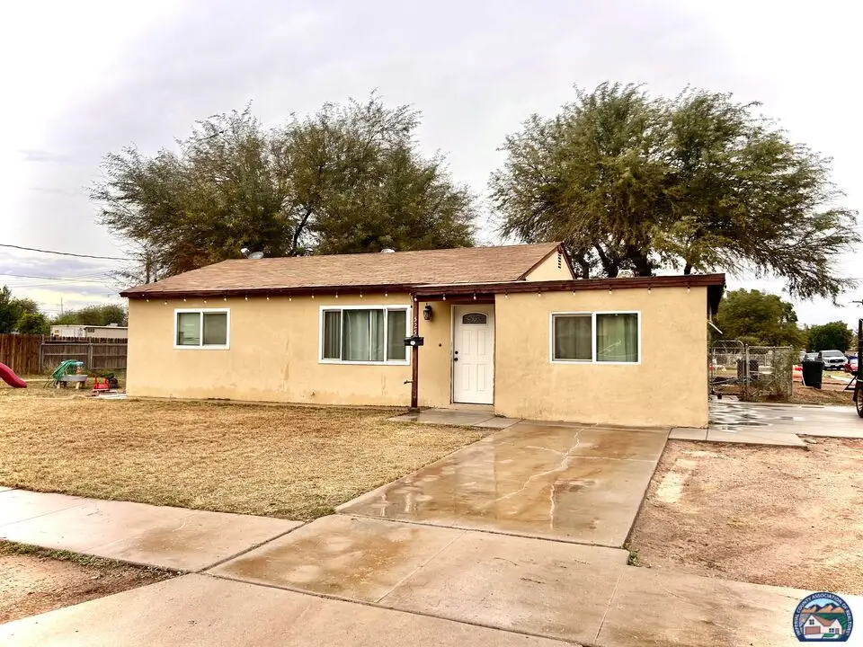 525 E 8th St, Holtville, CA 92250 - Image #1