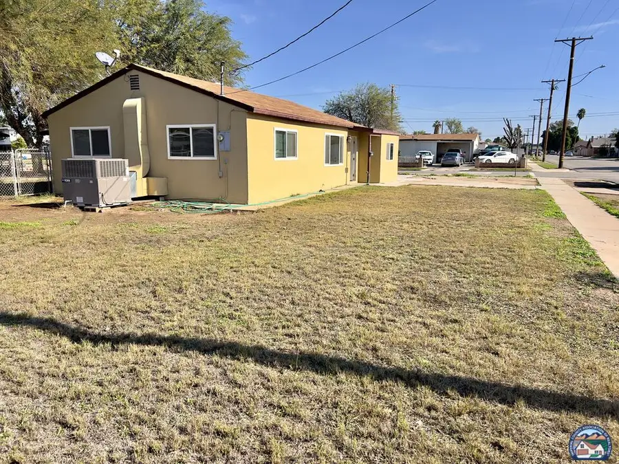 525 E 8th St, Holtville, CA 92250 - Image #2