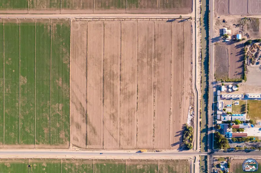 697 W Mccabe Rd, El Centro, CA 92243 - Image #2