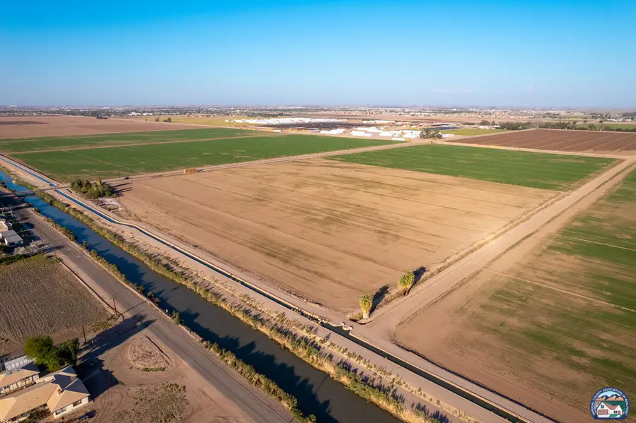 697 W Mccabe Rd, El Centro, CA 92243 - Image #3