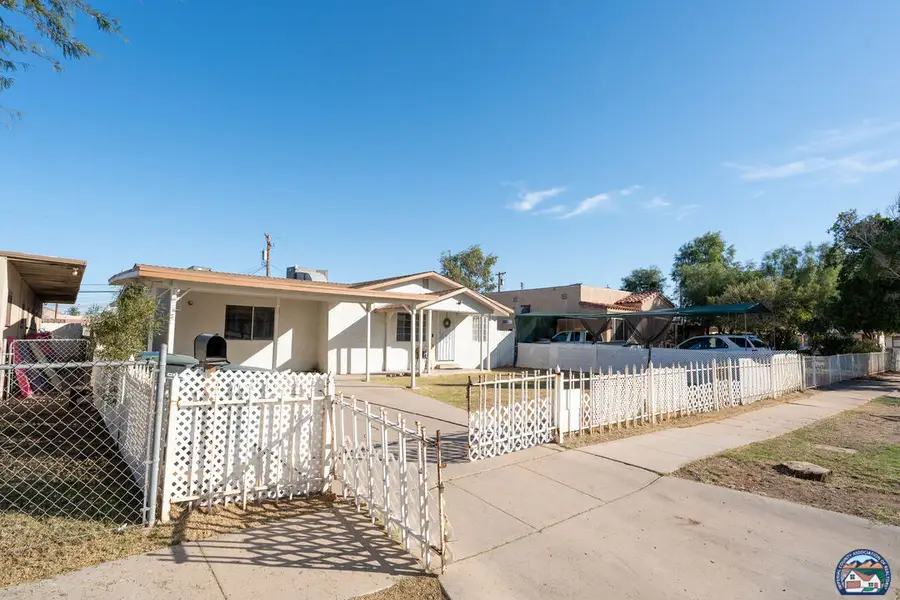 1050  W Commercial Ave, El Centro, CA 92243 - Image #2