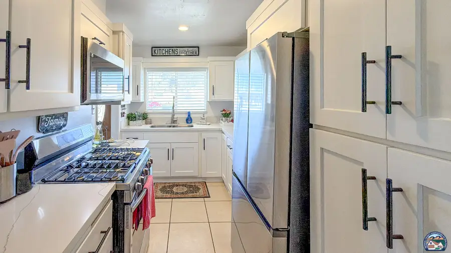 465 Driftwood Dr, El Centro, CA 92243 - #3