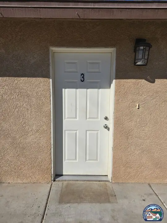 942 E St, Brawley, CA 92227