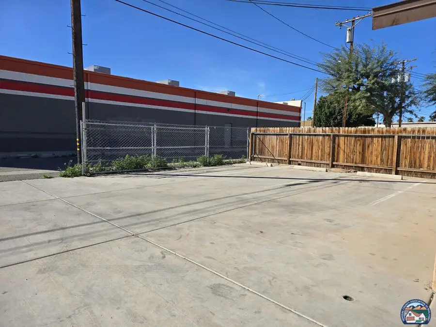 942 E St, Brawley, CA 92227 - #3