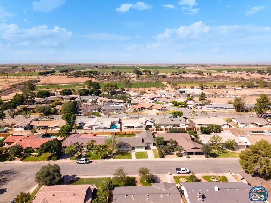 379   Terrace Cir, Brawley, CA 92227 - #2