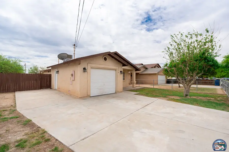 1276   D St, Brawley, CA 92227 - #3