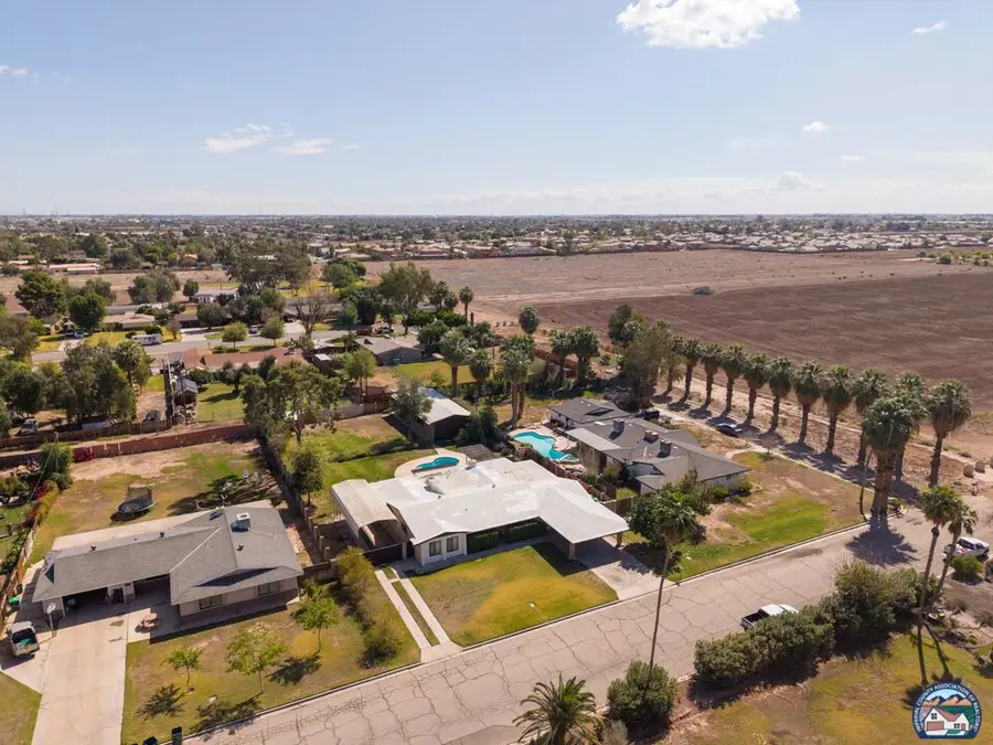 435 S Glenwood Dr, El Centro, CA 92243 - #3