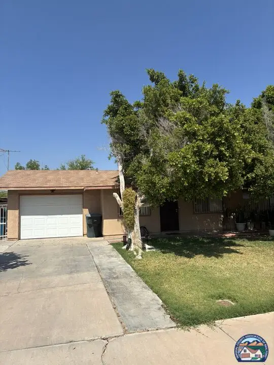 957 Salvador Guilin St, Calexico, CA 92231 - #1