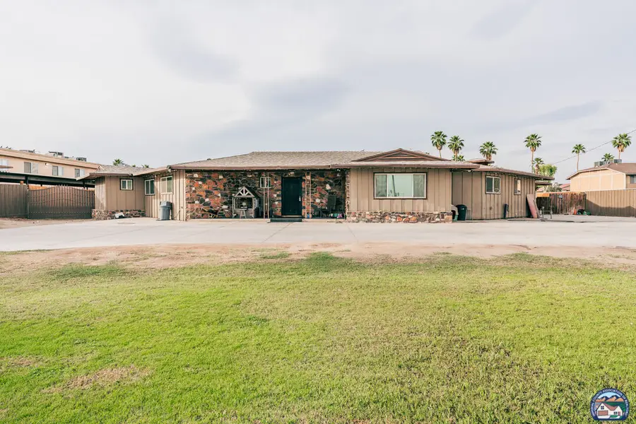 1810  W Orange Ave, El Centro, CA 92243 - #3