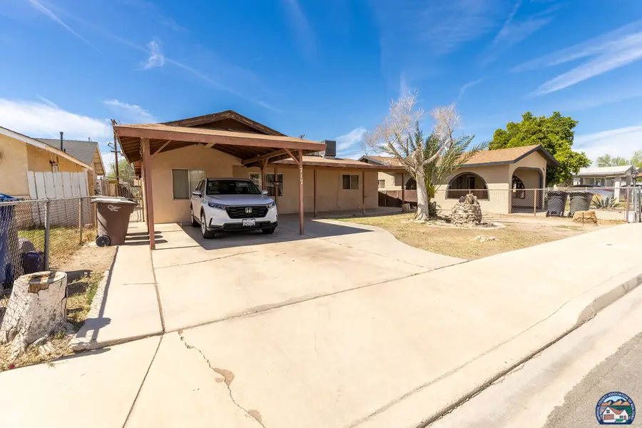 717 S E St, Imperial, CA 92251 - #2