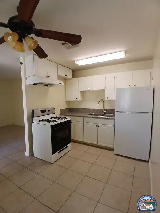 919 E St, Brawley, CA 92227 - #3